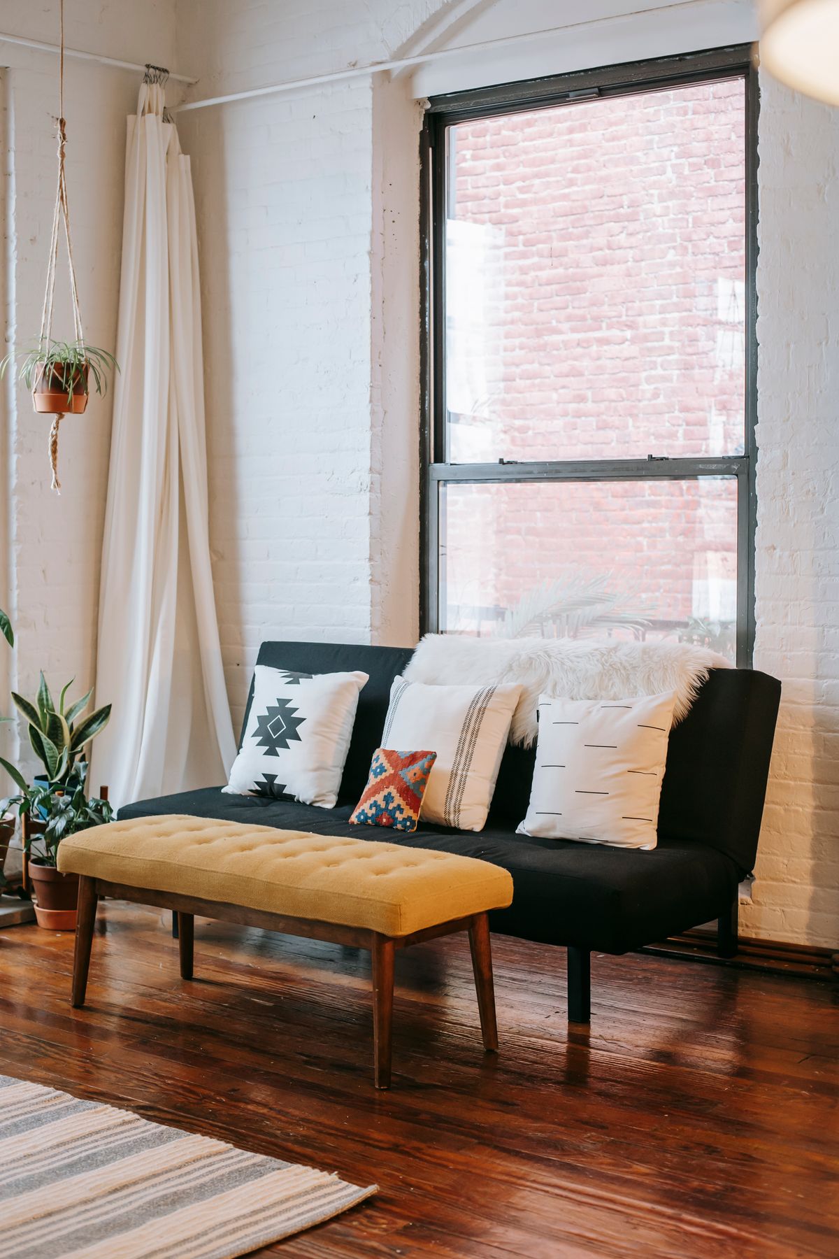 Home Decor & Furnishing sourcing category